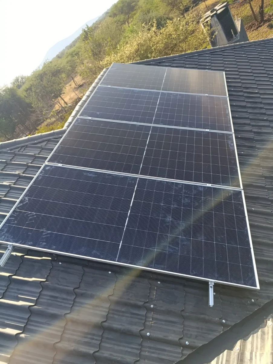 Looking for solar panels in Kenya? Compare Jinko, JA Solar and Canadian Solar panels, including 550W and 585W panels, prices, sizes and solar system requirements